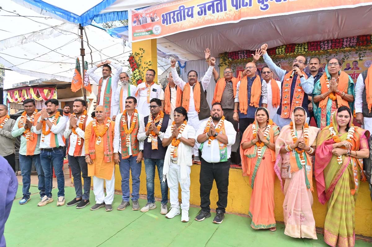 भारतीय जनता पार्टी द्वारा आयोजित कार्यकर्ता सम्मेलन में शामिल  24 वार्डों के प्रत्याशी  