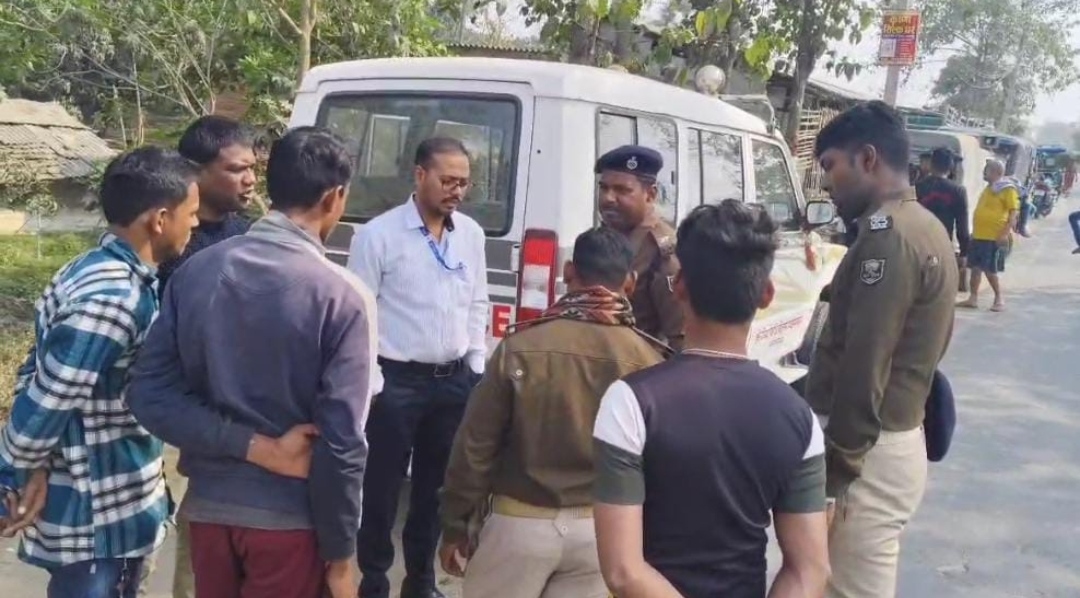छानबीन करती पुलिस छानबीन करती पुलिस
