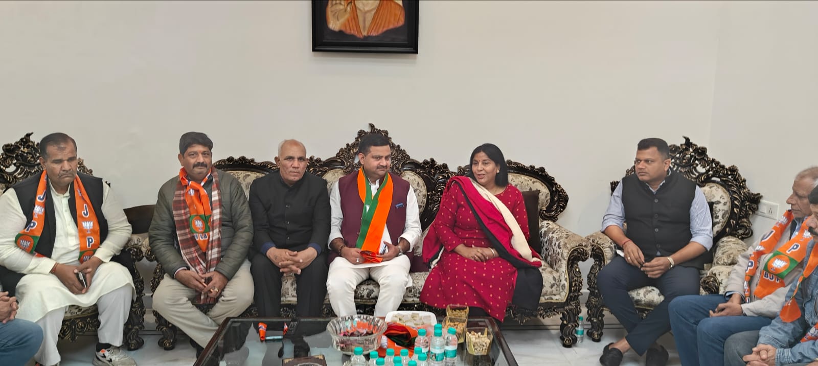 दिल्ली में भाजपा प्रत्याशियों के लिए वोट मांगते हुए सांसद इंदु गोस्वामी। दिल्ली में भाजपा प्रत्याशियों के लिए वोट मांगते हुए सांसद इंदु गोस्वामी।