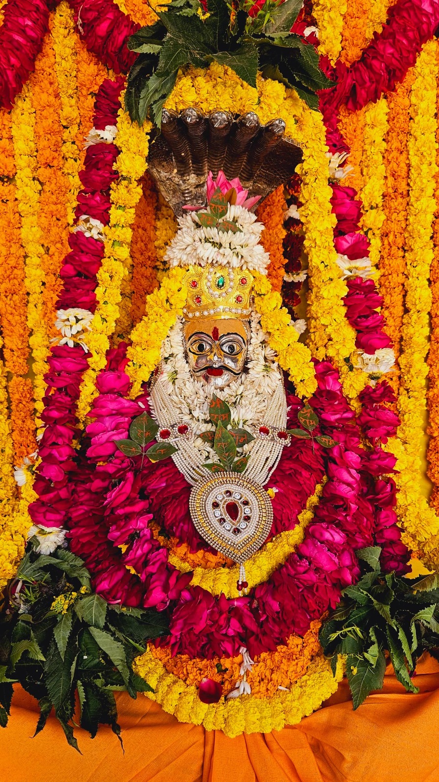 वसंत पंचमी पर श्री काशी विश्वनाथ का दुल्हा रूप में श्रृंगार वसंत पंचमी पर श्री काशी विश्वनाथ का दुल्हा रूप में श्रृंगार