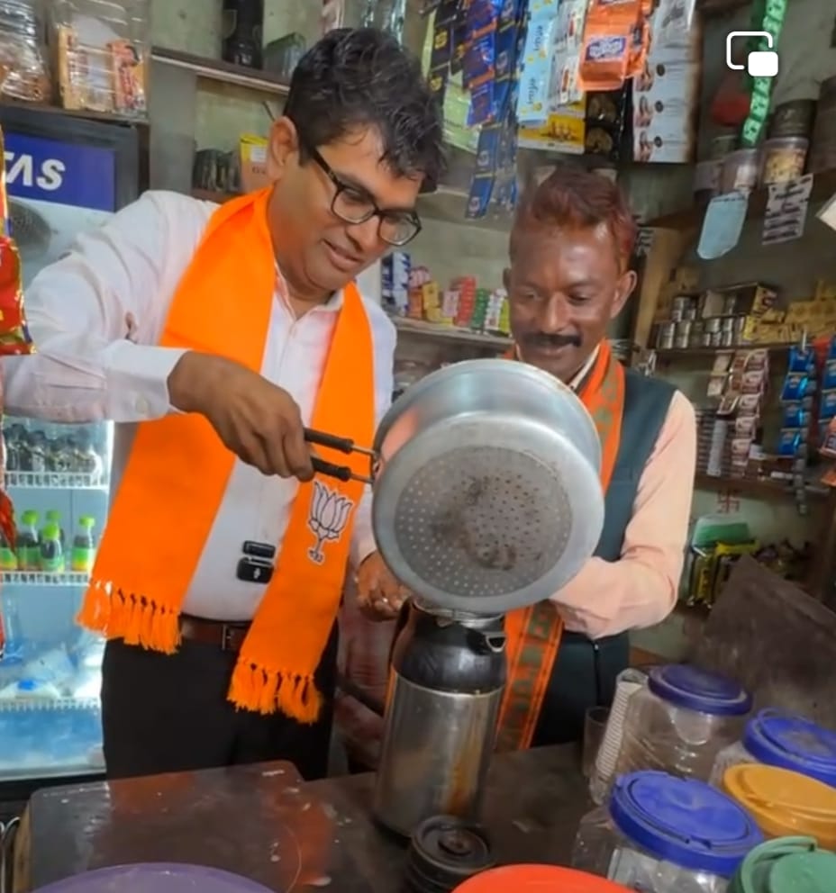 हजीवर्धन चाय टपरी में चाय बनाते हुए ओपी चौधरी हजीवर्धन चाय टपरी में चाय बनाते हुए ओपी चौधरी