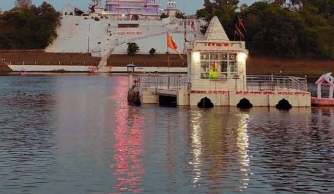 नर्मदा प्राकट्योत्सव पर उमडेगा जन सैलाब,घाट पर नाव संचालन एवं आतिशबाजी प्रतिबंधित नर्मदा प्राकट्योत्सव पर उमडेगा जन सैलाब,घाट पर नाव संचालन एवं आतिशबाजी प्रतिबंधित
