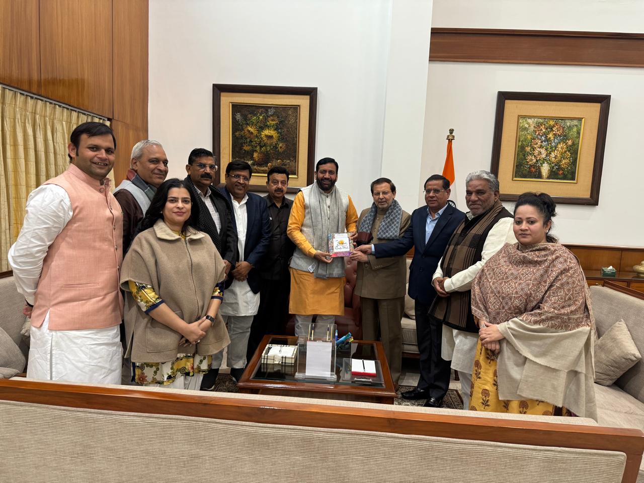 हरियाणा के पर्यटन मंत्री अरविंद शर्मा मुख्यमंत्री व कैबिनेट मंत्रियाें काे सूरजकुंड का निमंत्रण देते हुए हरियाणा के पर्यटन मंत्री अरविंद शर्मा मुख्यमंत्री व कैबिनेट मंत्रियाें काे सूरजकुंड का निमंत्रण देते हुए