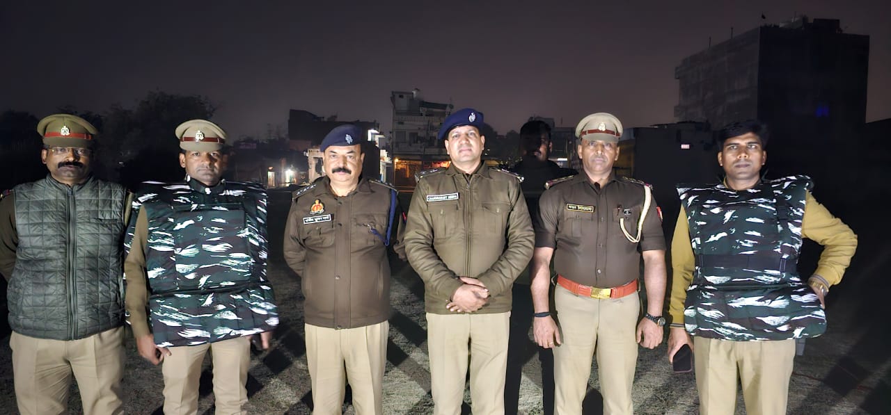 मुठभेड़ में शामिल पुलिस टीम मुठभेड़ में शामिल पुलिस टीम