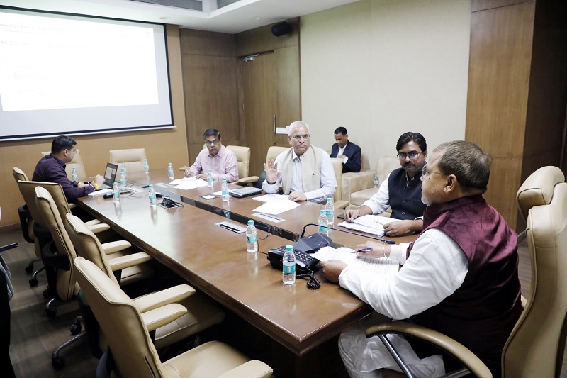 समीक्षा बैठक लेते हुए ऊर्जा मंत्री प्रद्युम्न सिंह तोमर समीक्षा बैठक लेते हुए ऊर्जा मंत्री प्रद्युम्न सिंह तोमर