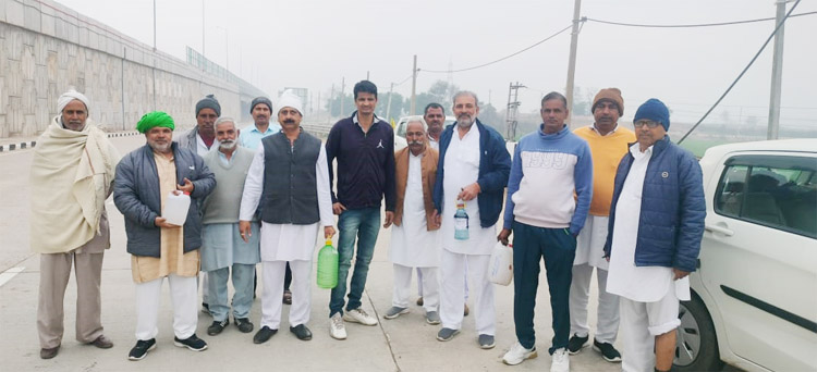 4 Snp-5 सोनीपत: खनोरी बॉर्डर पर खेतों का जल लेकर रवाना होते किसान 4 Snp-5 सोनीपत: खनोरी बॉर्डर पर खेतों का जल लेकर रवाना होते किसान