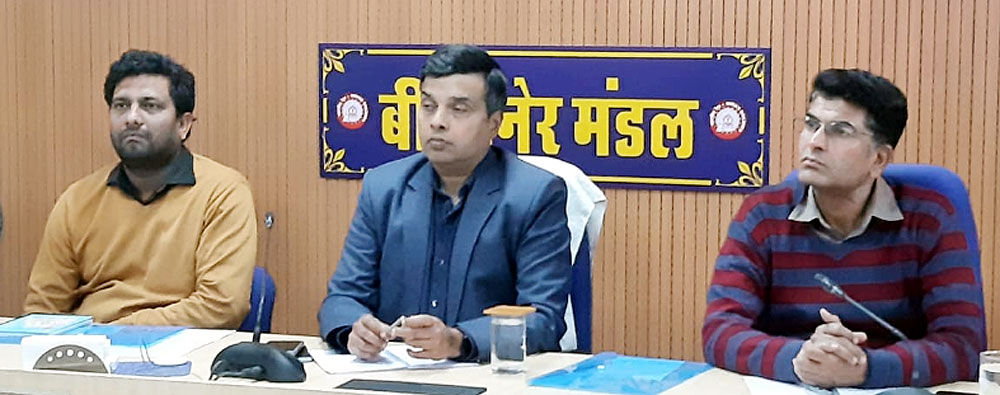 साै प्रतिशत विद्युतीकरण के बाद 100 पैसेंजर ट्रेन और 75 मालगाड़ियां चल रही : डीआरएम डाॅ. आशीष साै प्रतिशत विद्युतीकरण के बाद 100 पैसेंजर ट्रेन और 75 मालगाड़ियां चल रही : डीआरएम डाॅ. आशीष