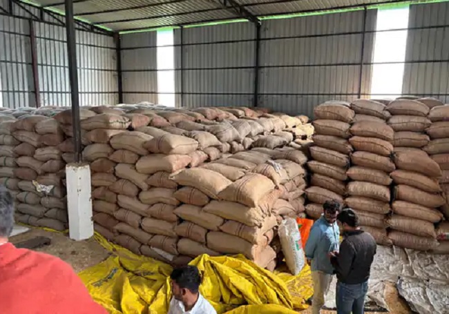 भोपाल में सीजीएसटी का छापा, 4500 बैगों में भरी 31 टन सुपारी जब्त भोपाल में सीजीएसटी का छापा, 4500 बैगों में भरी 31 टन सुपारी जब्त