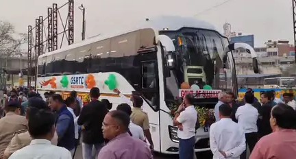 First Volvo bus leaves from Rajkot metropolis to Prayagraj, flagged off by Mayor and MLAs First Volvo bus leaves from Rajkot metropolis to Prayagraj, flagged off by Mayor and MLAs