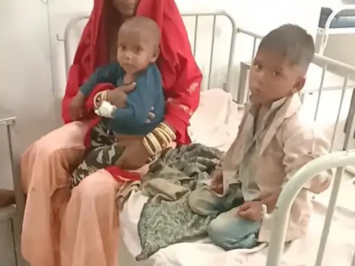 अस्पताल में भतीर बच्चे। अस्पताल में भतीर बच्चे।
