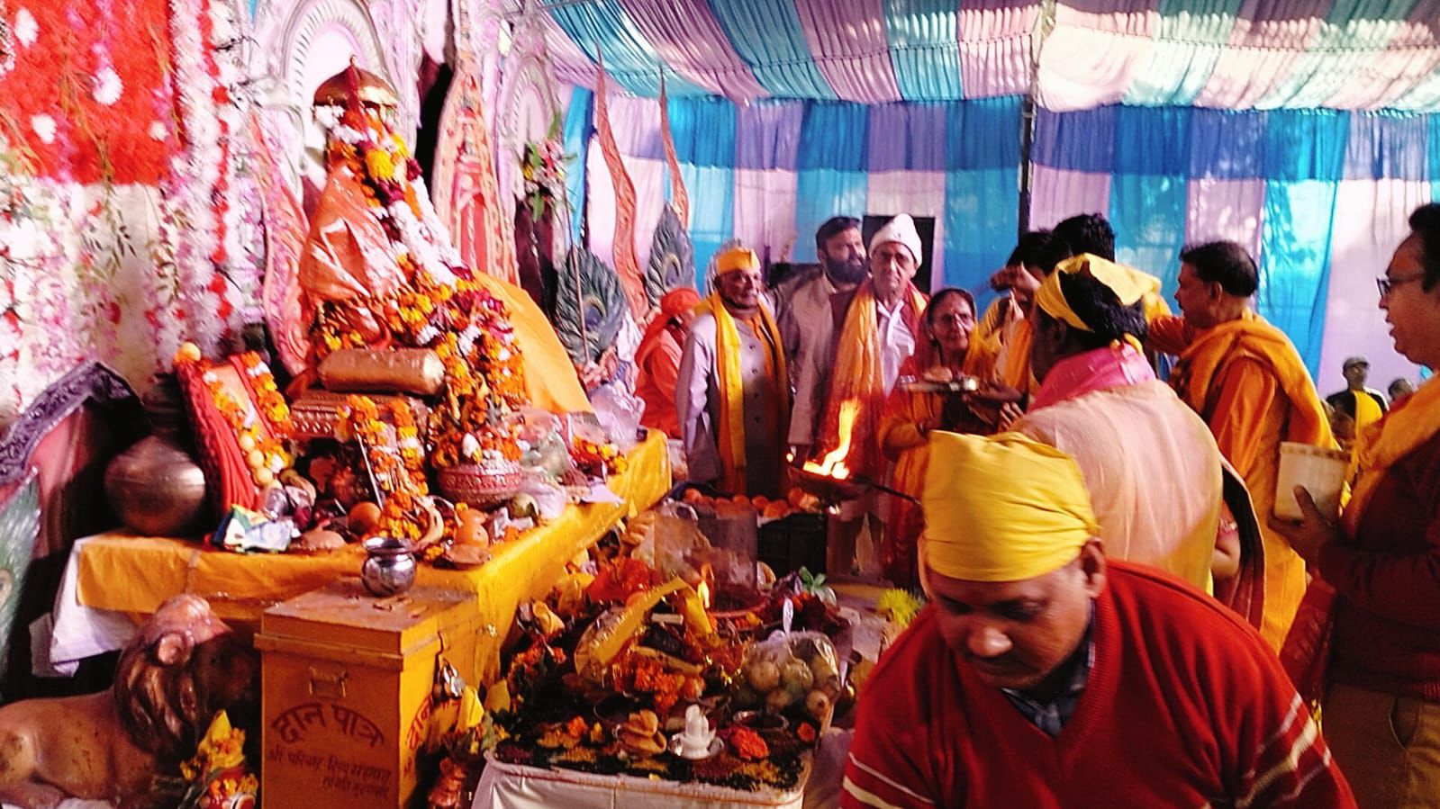 श्री परिवार दिव्य महायज्ञ समिति ट्रस्ट द्वारा सात दिवसीय पीतांबरा देवी महायज्ञ एव श्रीमद्भागवत कथा का छठा दिन श्री परिवार दिव्य महायज्ञ समिति ट्रस्ट द्वारा सात दिवसीय पीतांबरा देवी महायज्ञ एव श्रीमद्भागवत कथा का छठा दिन