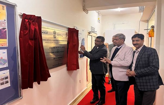 नए उत्कृष्टता केंद्र का उद्घाटन करते आईटी सचिव एस. कृष्णन नए उत्कृष्टता केंद्र का उद्घाटन करते आईटी सचिव एस. कृष्णन
