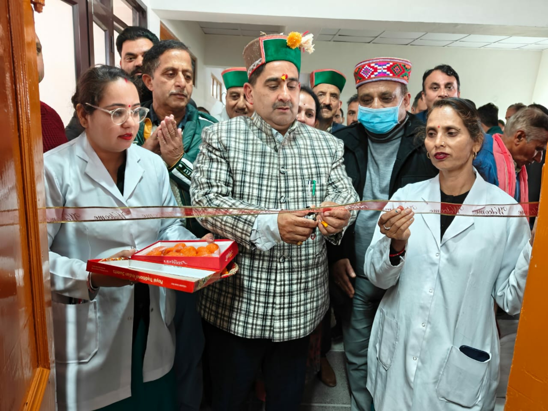 उपमुख्य सचेतक केवल पठानिया शाहपुर अस्पताल में ऑपरेशन थिएटर