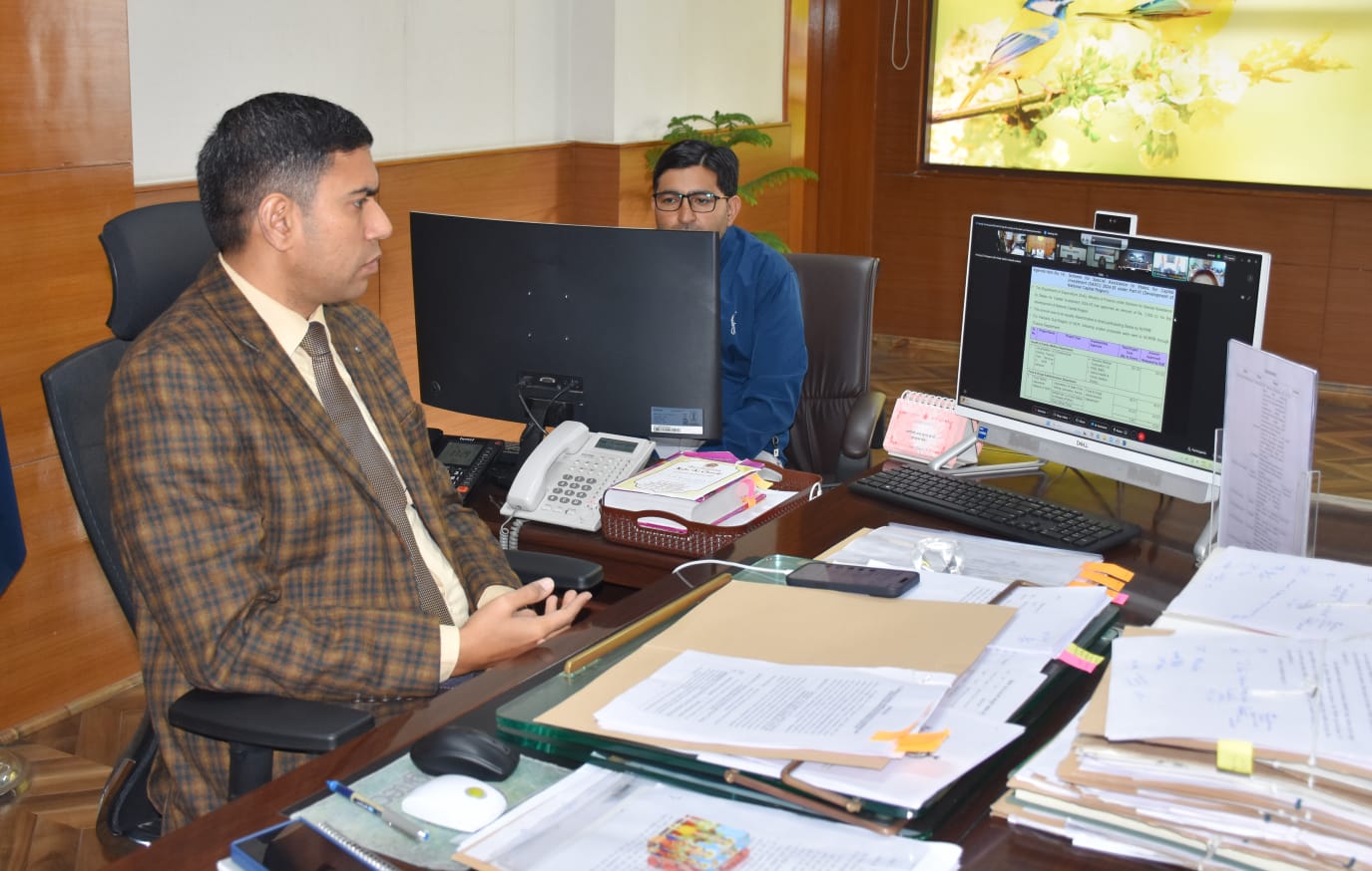 एनसीआर प्लानिंग बोर्ड की मीटिंग में जिले से संबंधित परियोजनाओं को लेकर मुख्य सचिव के साथ चर्चा करते हुए झज्जर के डीसी प्रदीप दहिया। एनसीआर प्लानिंग बोर्ड की मीटिंग में जिले से संबंधित परियोजनाओं को लेकर मुख्य सचिव के साथ चर्चा करते हुए झज्जर के डीसी प्रदीप दहिया।