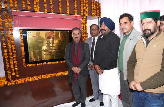 प्रथम ग्रीन हाइड्रोजन परियोजना की आधारशिला रखते मुख्यमंत्री प्रथम ग्रीन हाइड्रोजन परियोजना की आधारशिला रखते मुख्यमंत्री