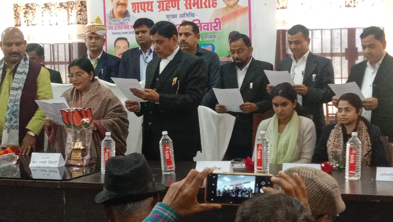 अधिवक्ताओं के पास आने बालों को विश्वास होता है कि वकील उसे न्याय दिलाएंगे _ रजनी तिवारी अधिवक्ताओं के पास आने बालों को विश्वास होता है कि वकील उसे न्याय दिलाएंगे _ रजनी तिवारी