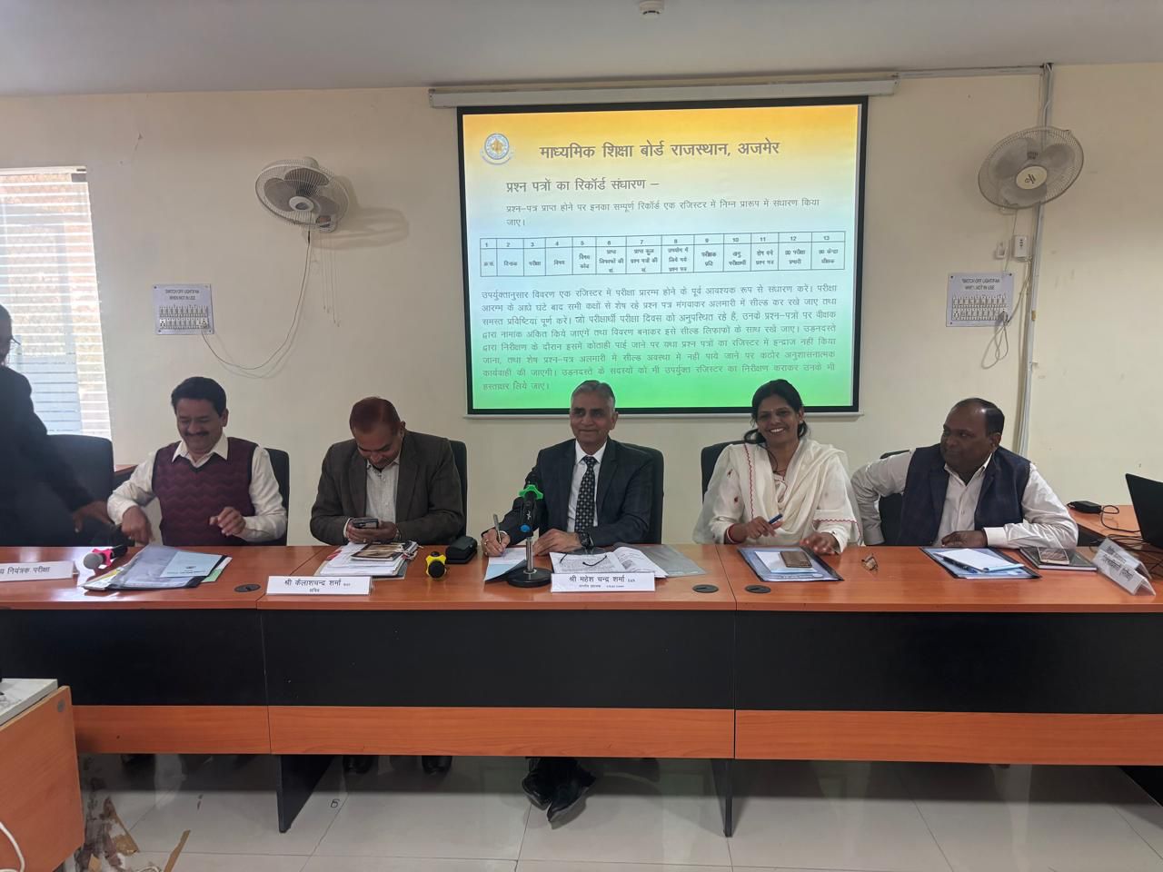 आरबीएसई परीक्षा 6 मार्च से होंगी शुरू, 20 लाख परीक्षार्थी आरबीएसई परीक्षा 6 मार्च से होंगी शुरू, 20 लाख परीक्षार्थी