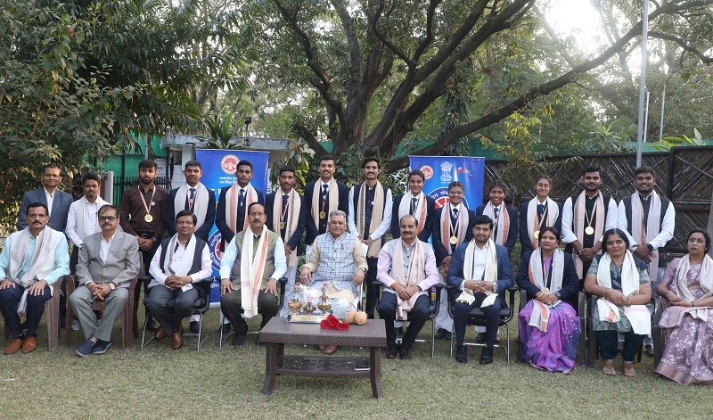 उच्च शिक्षा मंत्री ने गणतंत्र दिवस परेड -2025 में शामिल हुए मप्र राष्ट्रीय सेवा योजना के स्वयंसेवकों को किया सम्मानित उच्च शिक्षा मंत्री ने गणतंत्र दिवस परेड -2025 में शामिल हुए मप्र राष्ट्रीय सेवा योजना के स्वयंसेवकों को किया सम्मानित