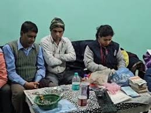 ईओडब्ल्यू ने सरकारी शिक्षक के घर छापा मारा ईओडब्ल्यू ने सरकारी शिक्षक के घर छापा मारा