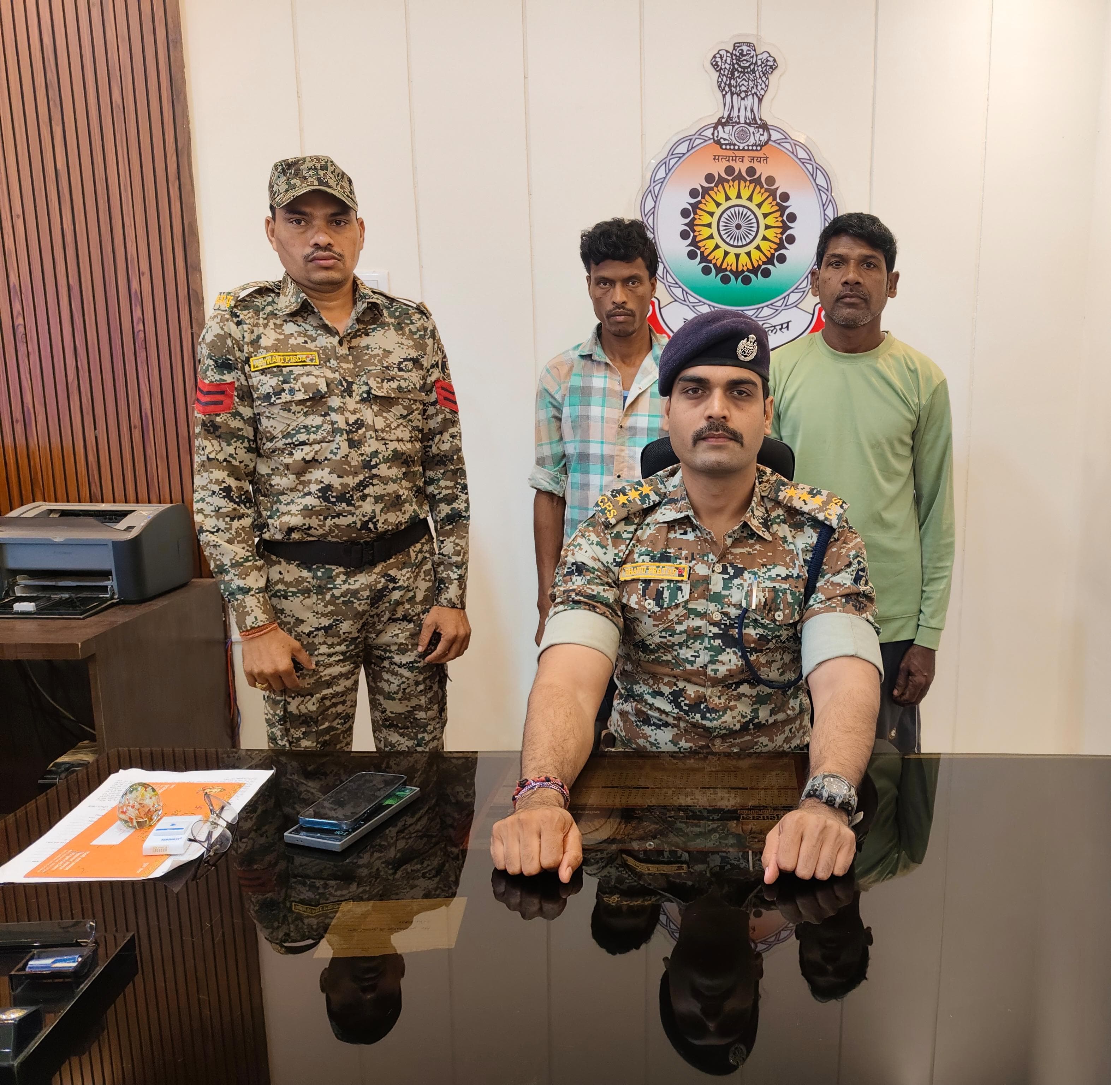 सुकमा: चिंतागुफा इलाके से दो नक्सलियों को पुलिस ने किया गिरफ्तार सुकमा: चिंतागुफा इलाके से दो नक्सलियों को पुलिस ने किया गिरफ्तार
