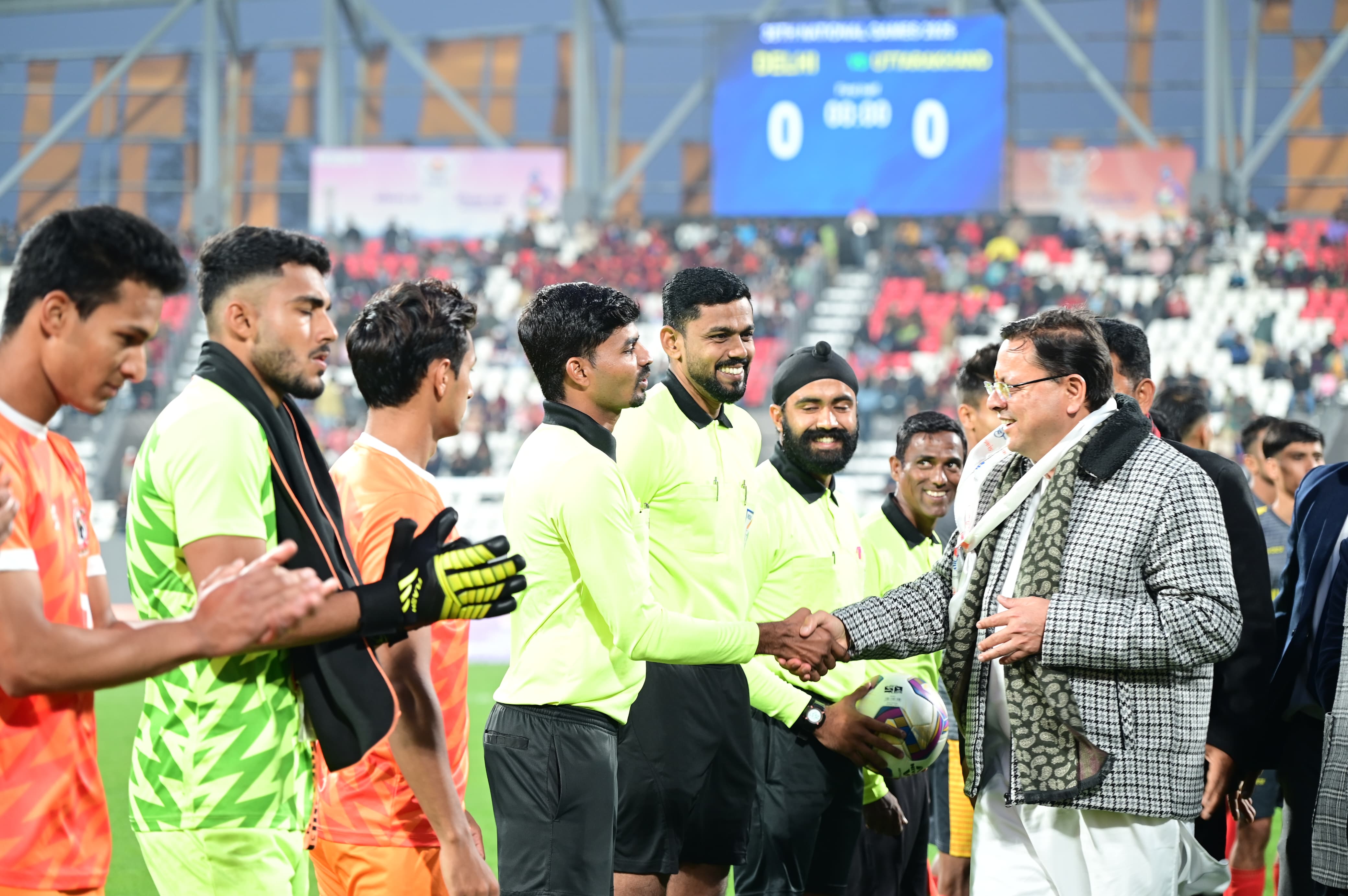 हल्द्वानी स्थित गौलापार स्पोर्ट्स स्टेडियम में आयोजित हो रहे 38 वें राष्ट्रीय खेलों के खिलाड़ियों से मिलते मुख्यमंत्री। हल्द्वानी स्थित गौलापार स्पोर्ट्स स्टेडियम में आयोजित हो रहे 38 वें राष्ट्रीय खेलों के खिलाड़ियों से मिलते मुख्यमंत्री।