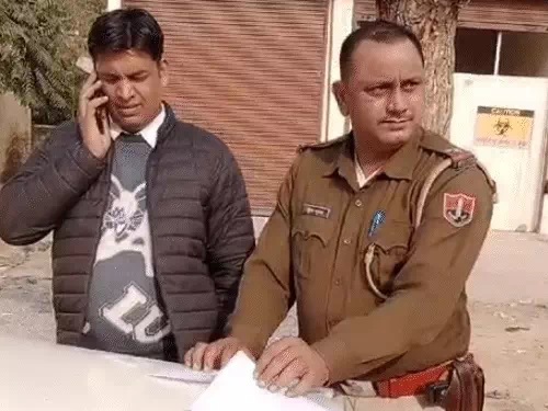 पार्थिव शरीर पोस्टमॉर्टम के बाद परिजनों को सौंपा गया। पार्थिव शरीर पोस्टमॉर्टम के बाद परिजनों को सौंपा गया।