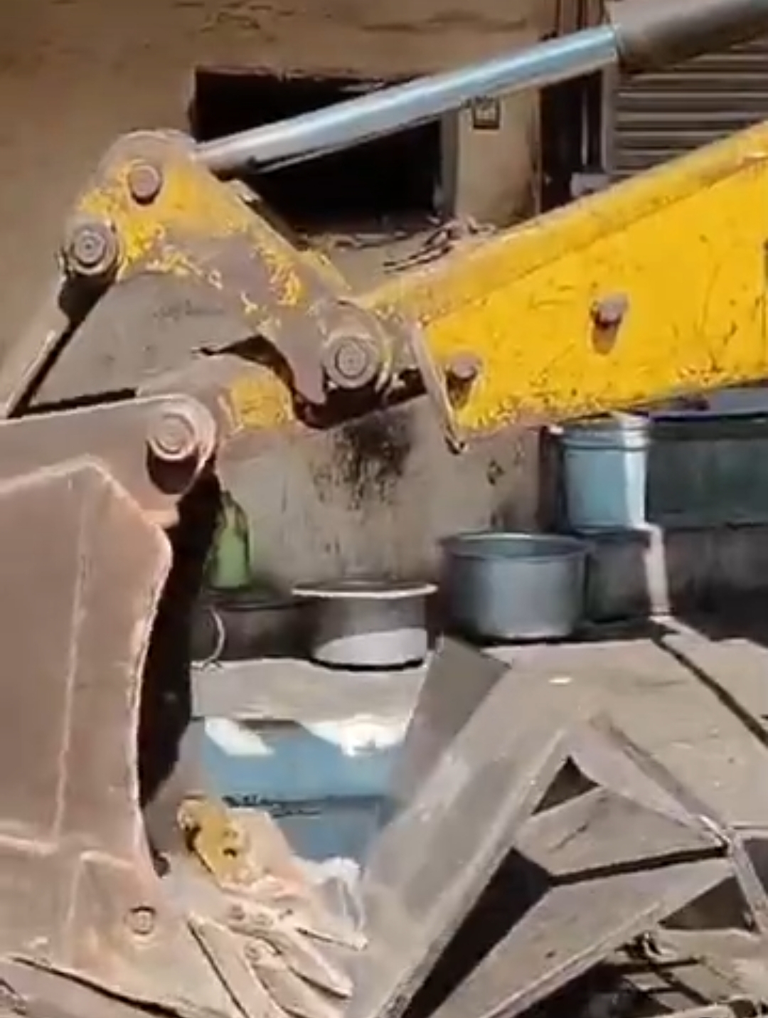 नगर निगम की कार्रवाई के दौरान लिया गया छायाचित्र नगर निगम की कार्रवाई के दौरान लिया गया छायाचित्र