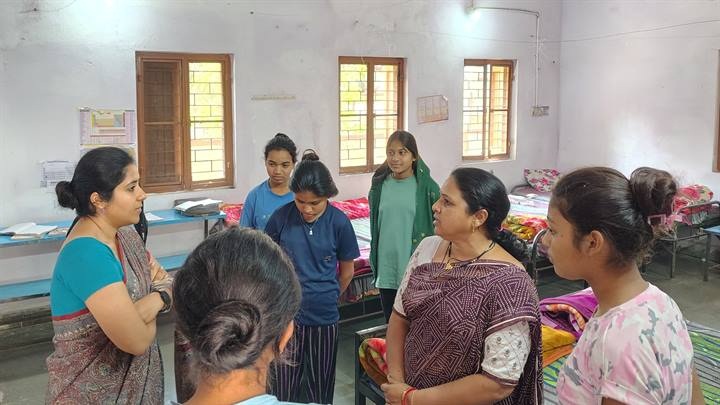 मण्डलेश्वर के कार्यालयों का निरीक्षण मण्डलेश्वर के कार्यालयों का निरीक्षण