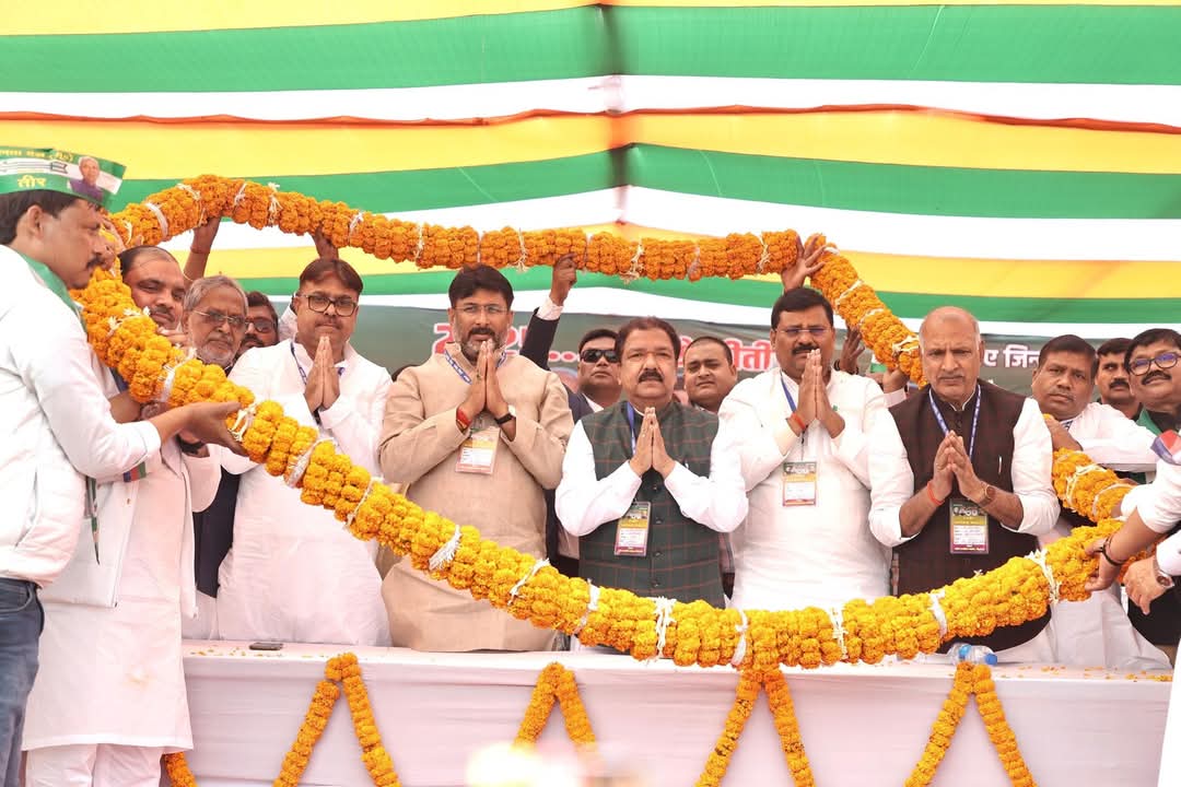 बूथ स्तर तक कार्यकर्ता चट्टानी एकता का करें प्रदर्शन : डा. दिलीप कुमार जायसवाल बूथ स्तर तक कार्यकर्ता चट्टानी एकता का करें प्रदर्शन : डा. दिलीप कुमार जायसवाल