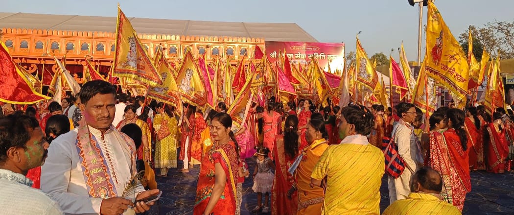 निशान यात्रा में शामिल लोग निशान यात्रा में शामिल लोग