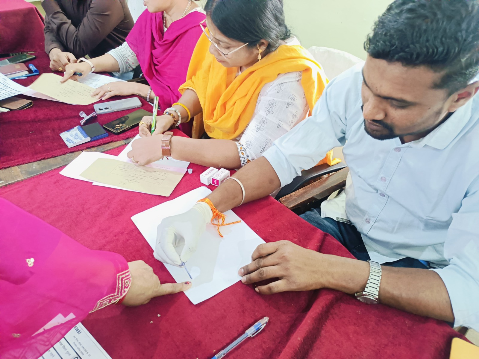 कोरबा नगरीय क्षेत्र के ईडीवी मतदाताओं ने विद्युत गृह स्कूल में किया मतदान कोरबा नगरीय क्षेत्र के ईडीवी मतदाताओं ने विद्युत गृह स्कूल में किया मतदान