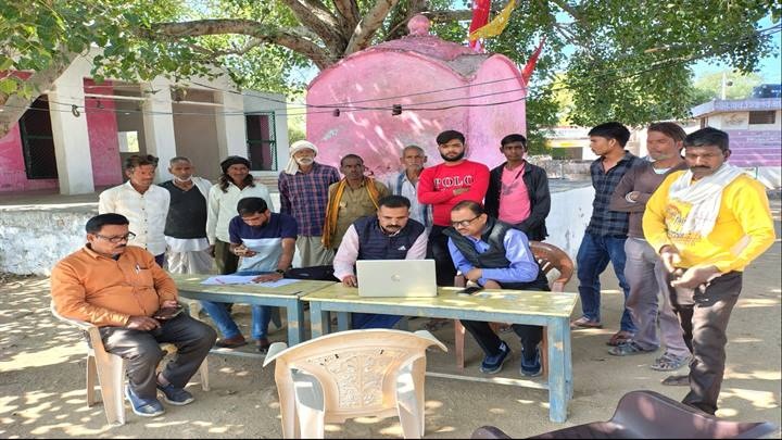 ग्वालियरः जिले में घर-घर से किसानों को बुलाकर बनवाई जा रही फार्मर आईडी ग्वालियरः जिले में घर-घर से किसानों को बुलाकर बनवाई जा रही फार्मर आईडी