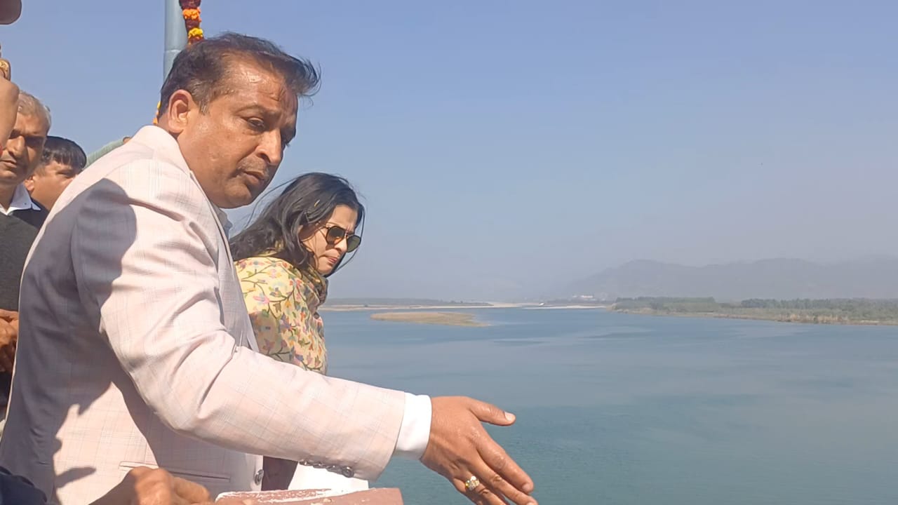 सिंचाई मंत्री श्रुति चौधरी सिंचाई मंत्री श्रुति चौधरी