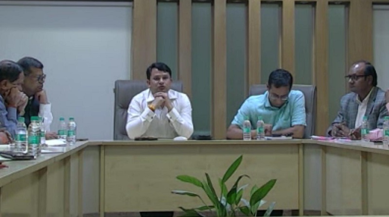 वीडियो कॉन्फ्रेंसिंग के माध्यम से समीक्षा बैठक वीडियो कॉन्फ्रेंसिंग के माध्यम से समीक्षा बैठक