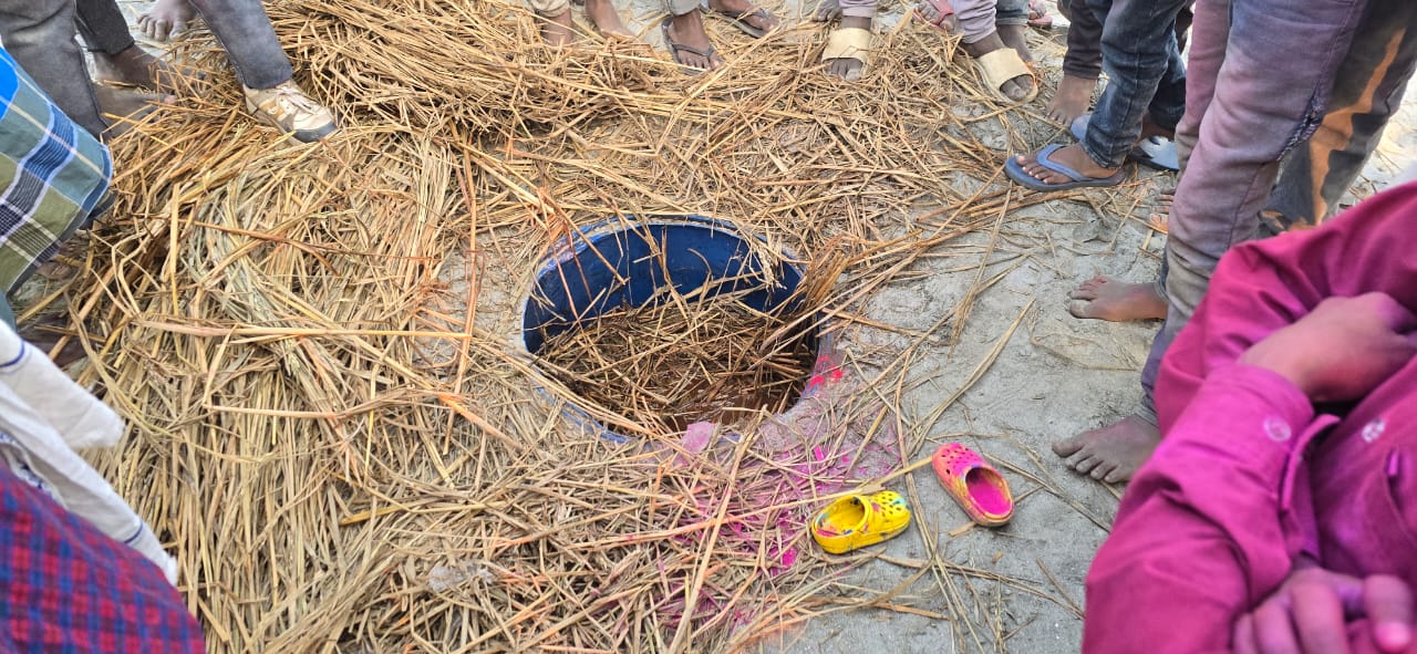 ड्रम जिसमे गिरने से बच्चे की हुई मौत ड्रम जिसमे गिरने से बच्चे की हुई मौत