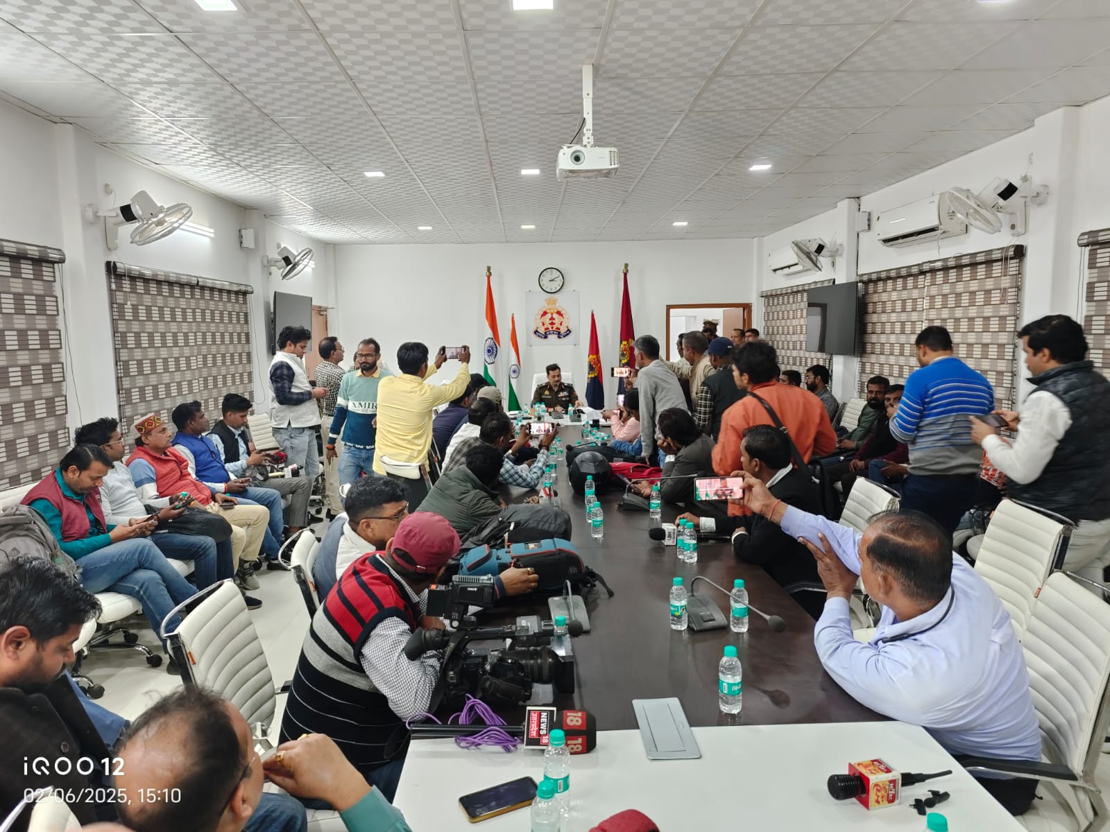 वाराणसी: भदैनी सामूहिक हत्याकांड के आरोपी की गिरफ्तारी की जानकारी देते सीपी वाराणसी: भदैनी सामूहिक हत्याकांड के आरोपी की गिरफ्तारी की जानकारी देते सीपी