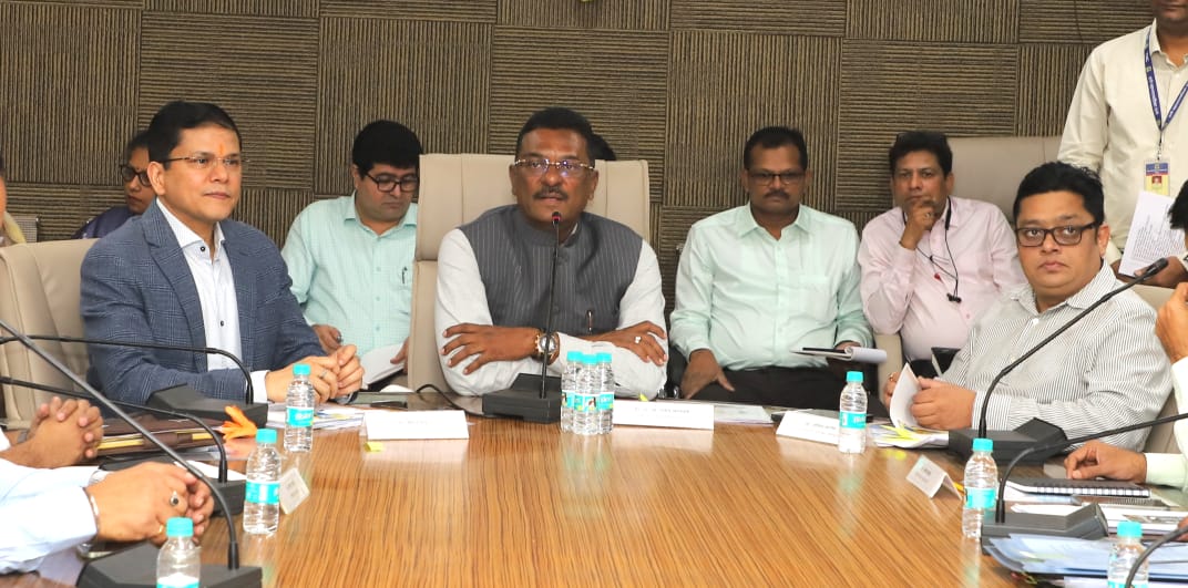 Metro and gayamukh road work simultaneously Metro and gayamukh road work simultaneously