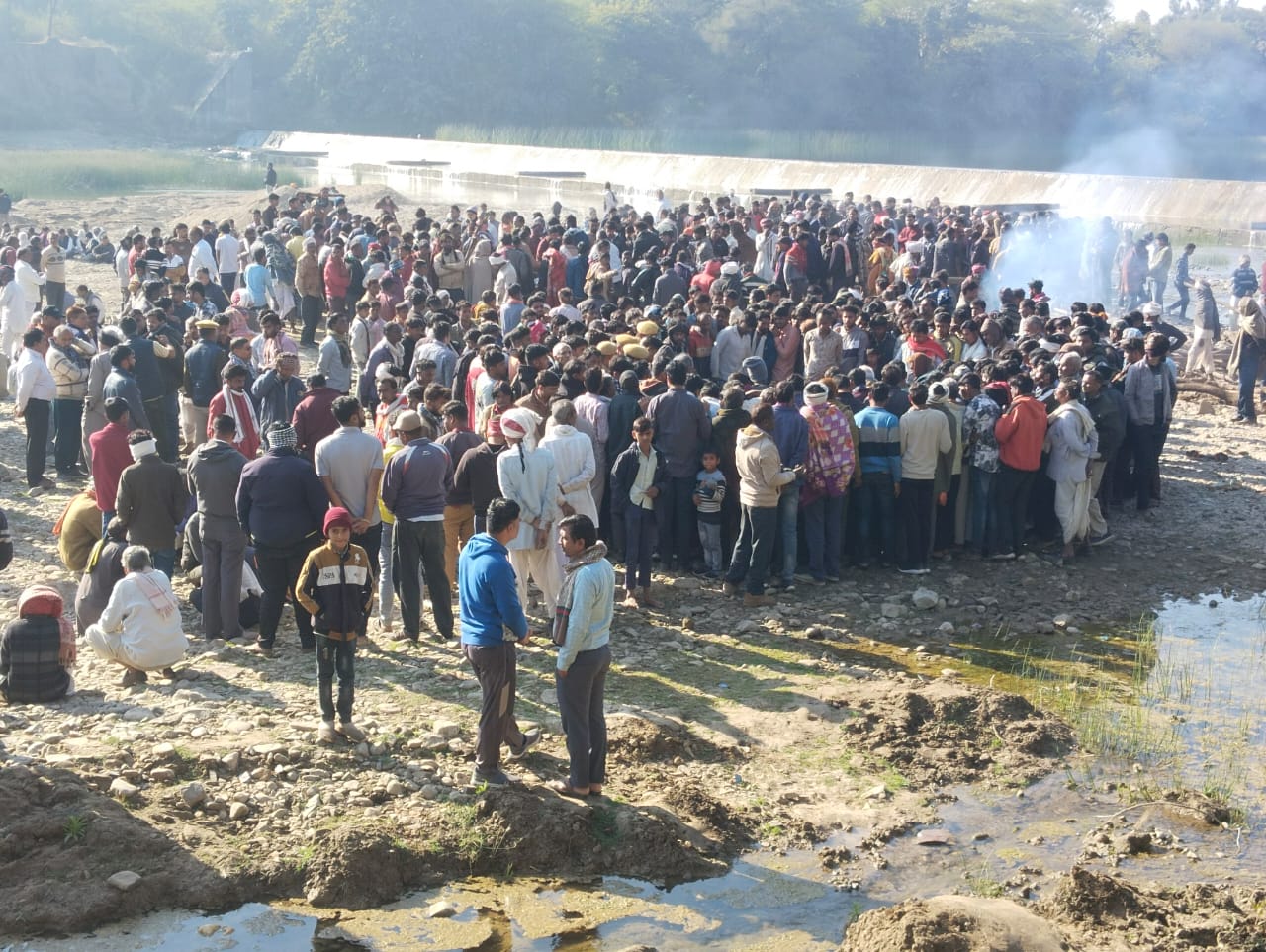 8 मृतकों की अंत्येष्ठि में उमड़े ग्रामीण, कलेक्टर भी हुए शरीक, बड़लियास कस्बा रहा बंद