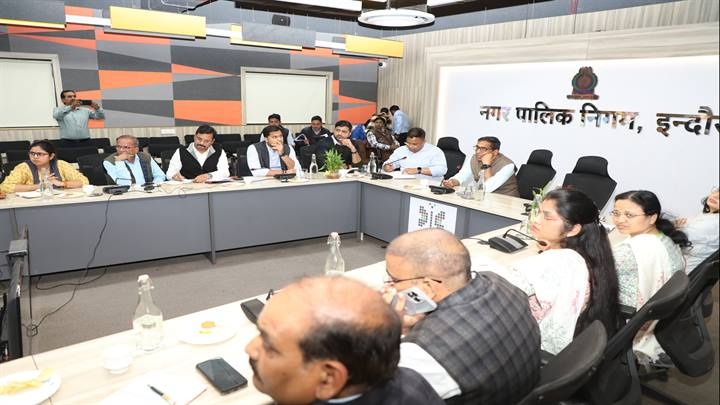 कलेक्टर आशीष सिंह की अध्यक्षता में समीक्षा बैठक कलेक्टर आशीष सिंह की अध्यक्षता में समीक्षा बैठक