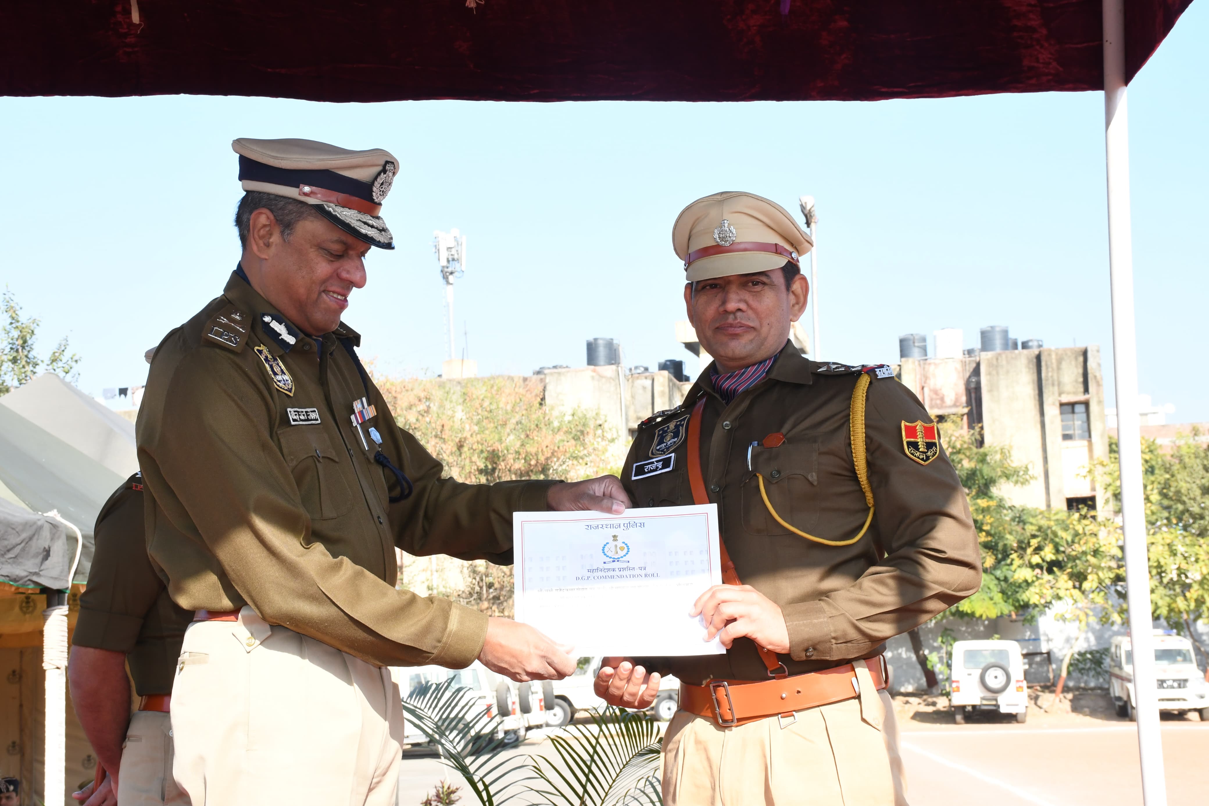 जयपुर पुलिस कमिश्नर ने किया डीजीपी डिस्क एवं प्रशस्ति रोल से सम्मानित जयपुर पुलिस कमिश्नर ने किया डीजीपी डिस्क एवं प्रशस्ति रोल से सम्मानित