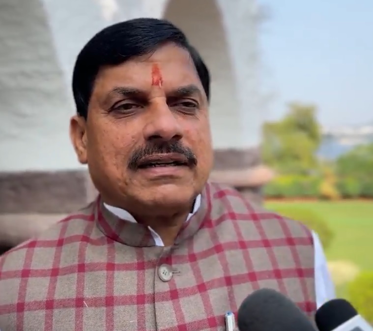 मीडिया से बातचीत करते हुए मुख्यमंत्री डॉ. मोहन यादव मीडिया से बातचीत करते हुए मुख्यमंत्री डॉ. मोहन यादव