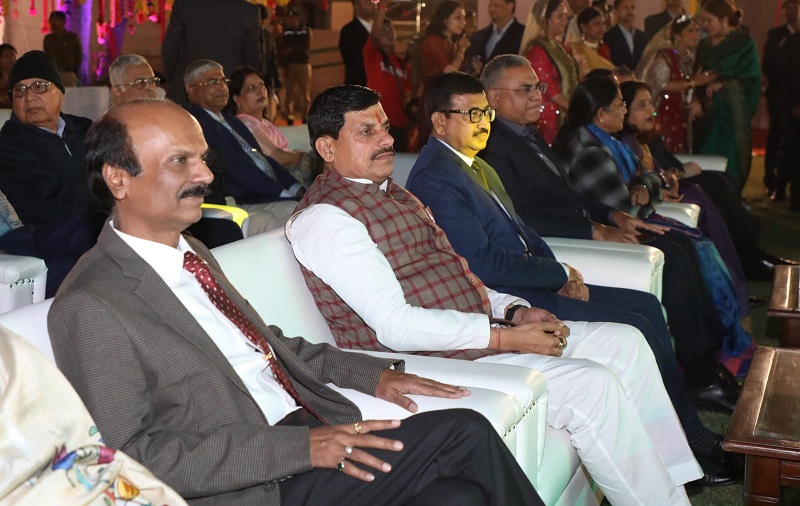 मप्रः आईपीएस मीट की सांस्कृतिक संध्या में शामिल हुए मुख्यमंत्री डॉ. यादव मप्रः आईपीएस मीट की सांस्कृतिक संध्या में शामिल हुए मुख्यमंत्री डॉ. यादव