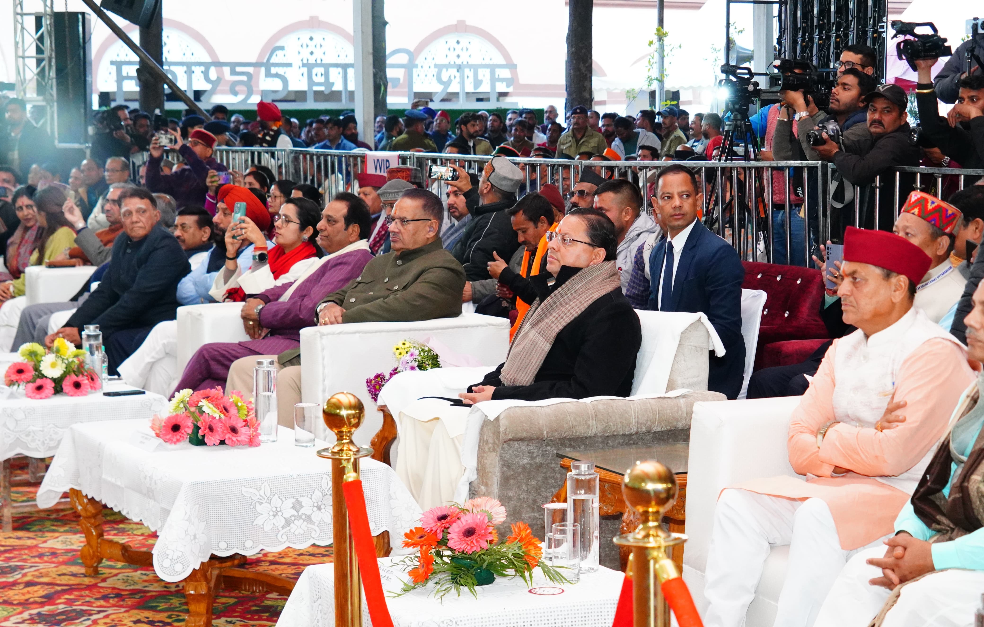 मुख्यमंत्री पुष्कर सिंह धामी सहित मंत्रीगण देहरादून नगर निगम  में नवनिर्वाचित मेयर के शपथ ग्रहण समारोह में।