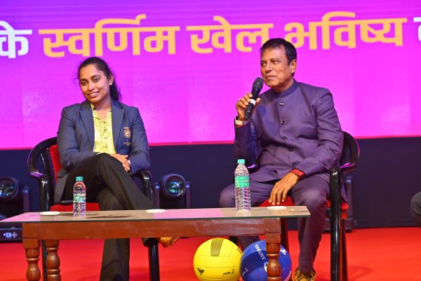 दीपा करमाकर और उनके कोच बिश्वेश्वर नंदी दीपा करमाकर और उनके कोच बिश्वेश्वर नंदी