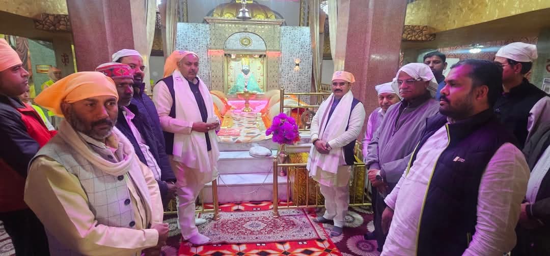 सीर गोवर्धनपुर रविदास मंदिर में भाजपा नेता सीर गोवर्धनपुर रविदास मंदिर में भाजपा नेता