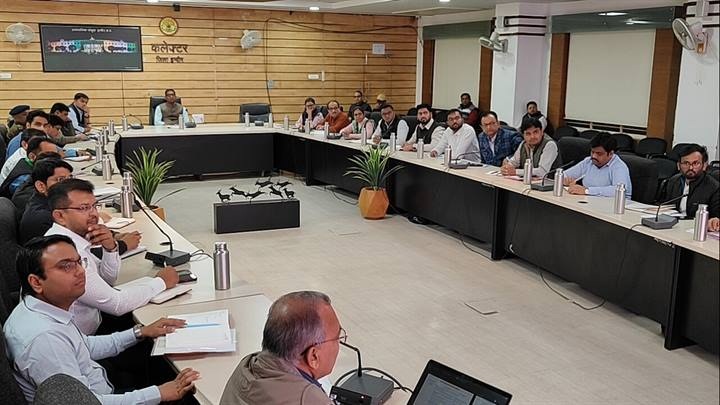 जिला स्तरीय निगरानी एवं क्रियान्वयन समिति की बैठक जिला स्तरीय निगरानी एवं क्रियान्वयन समिति की बैठक