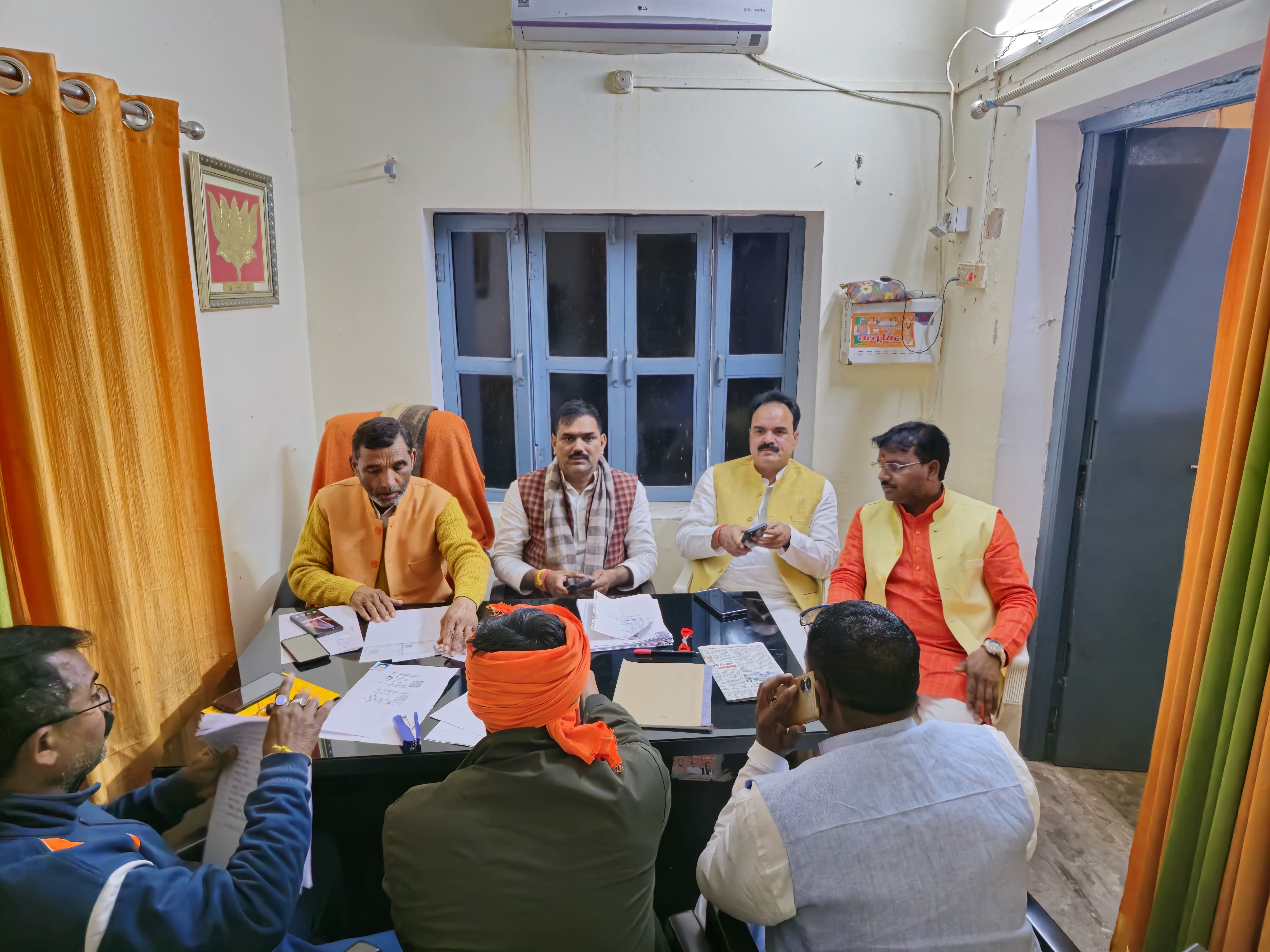 मतगणना की तैयारियों को लेकर भाजपा ने किया बैठक मतगणना की तैयारियों को लेकर भाजपा ने किया बैठक