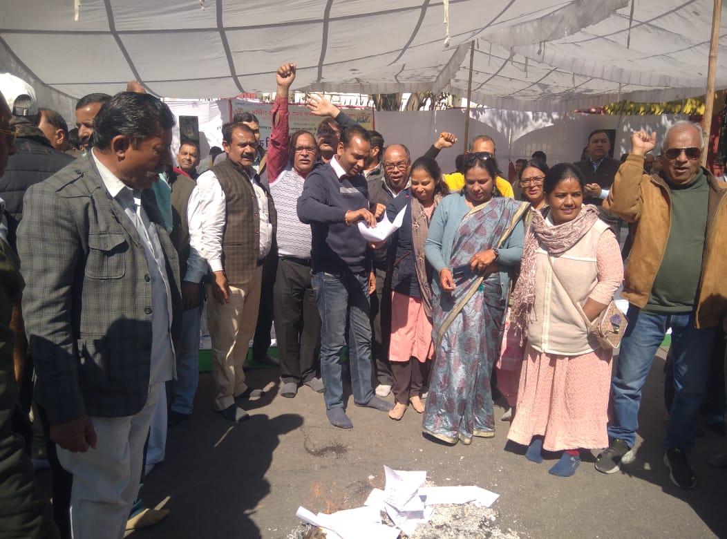 खेमराज समिति की रिपोर्ट की जलाई होली खेमराज समिति की रिपोर्ट की जलाई होली
