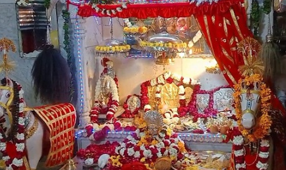 माघ दशमी पर दिनभर चला लाेकदेवता बाबा रामदेवजी की पूजा-अर्चना का दाैर माघ दशमी पर दिनभर चला लाेकदेवता बाबा रामदेवजी की पूजा-अर्चना का दाैर