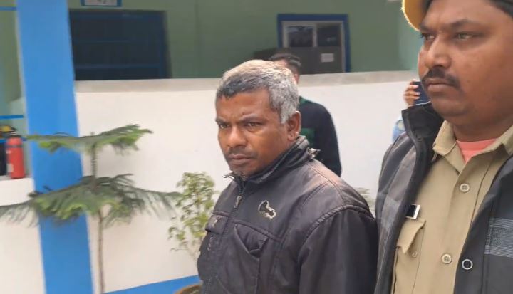 अवैध रूप से भारत में रह रहे एक बांग्लादेशी नागरिक गिरफ्तार अवैध रूप से भारत में रह रहे एक बांग्लादेशी नागरिक गिरफ्तार